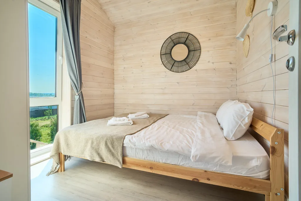 Дом с видом на пруд