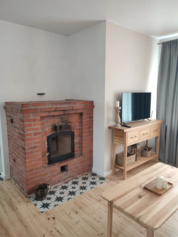 Дом с камином, красивой беседкой  большой территорией недалеко от моря