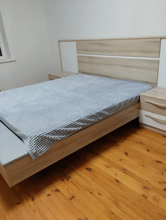 Большой двухэтажный дом в черте города и недалеко от моря