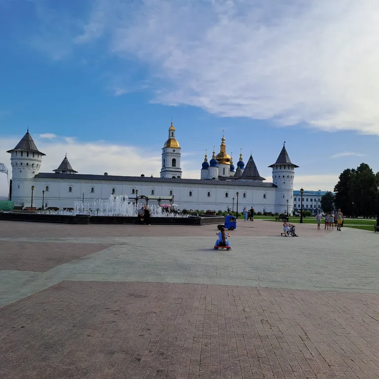 Уютная квартира с прекрасным видом на Иртыш, рядом с Кремлем