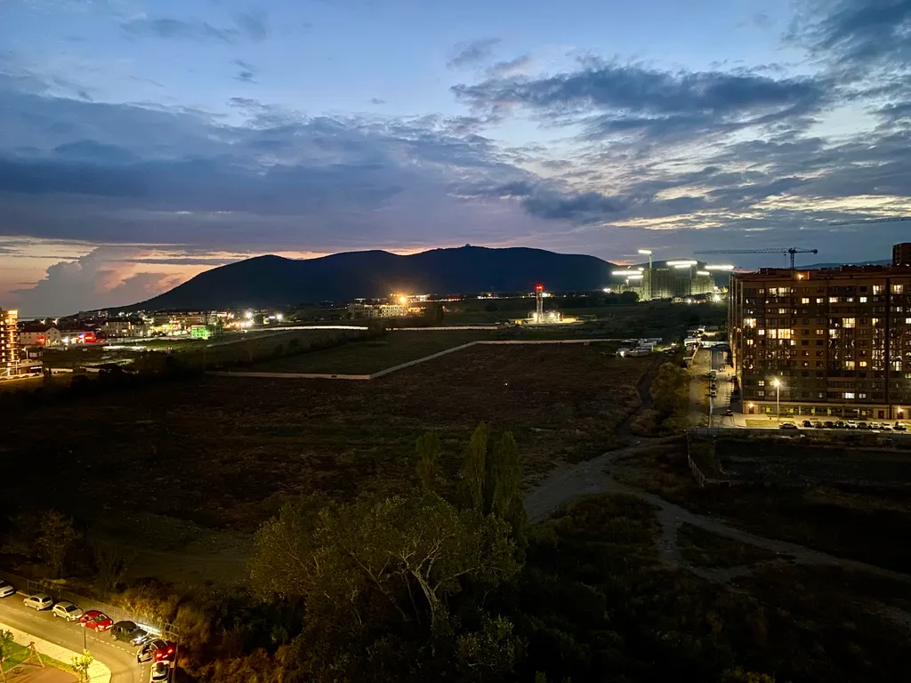 С видом на море, горы и закат Уютная квартира