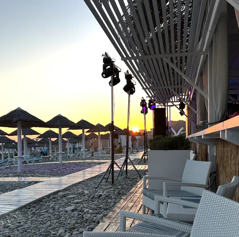 Семейные апартаменты на море с видом на горы