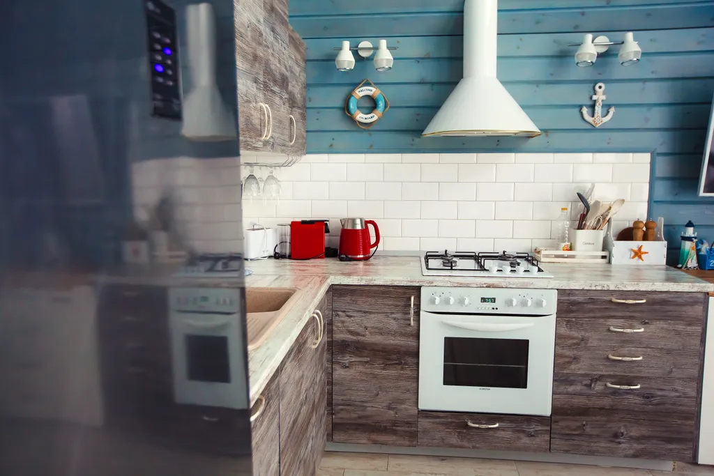 Панорамный коттедж в морском стиле с видом на озеро