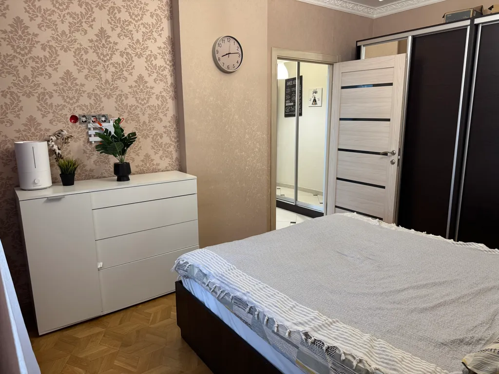 Рады видеть вас в нашей уютной , светлой квартире в Изумрудных Холмах