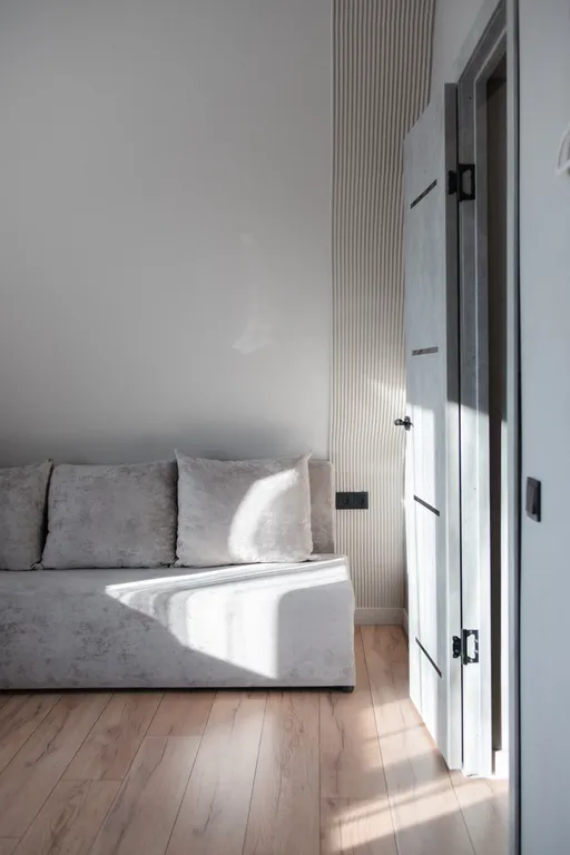 Дом с теплым бассейном на озере