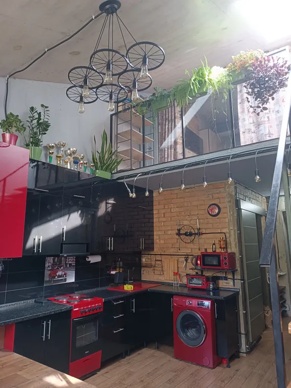 Двухуровневая Лофт-студия в Царском гараже