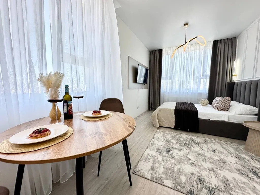 Модная студия с видом на город