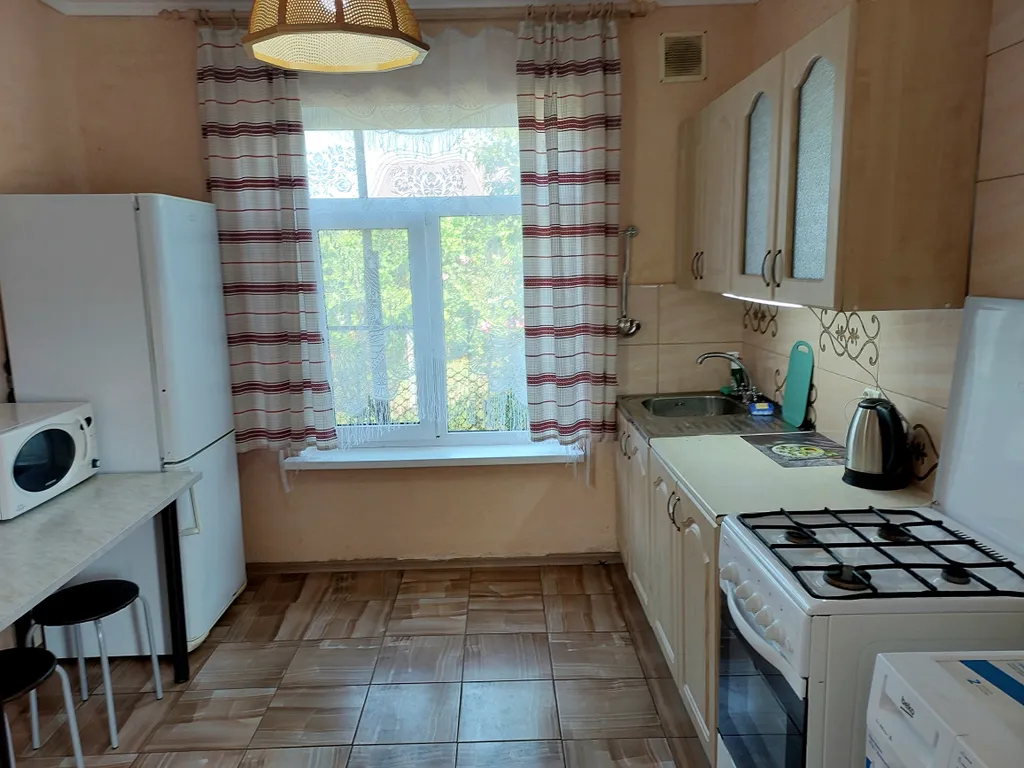 Уютный дом с видом на сад