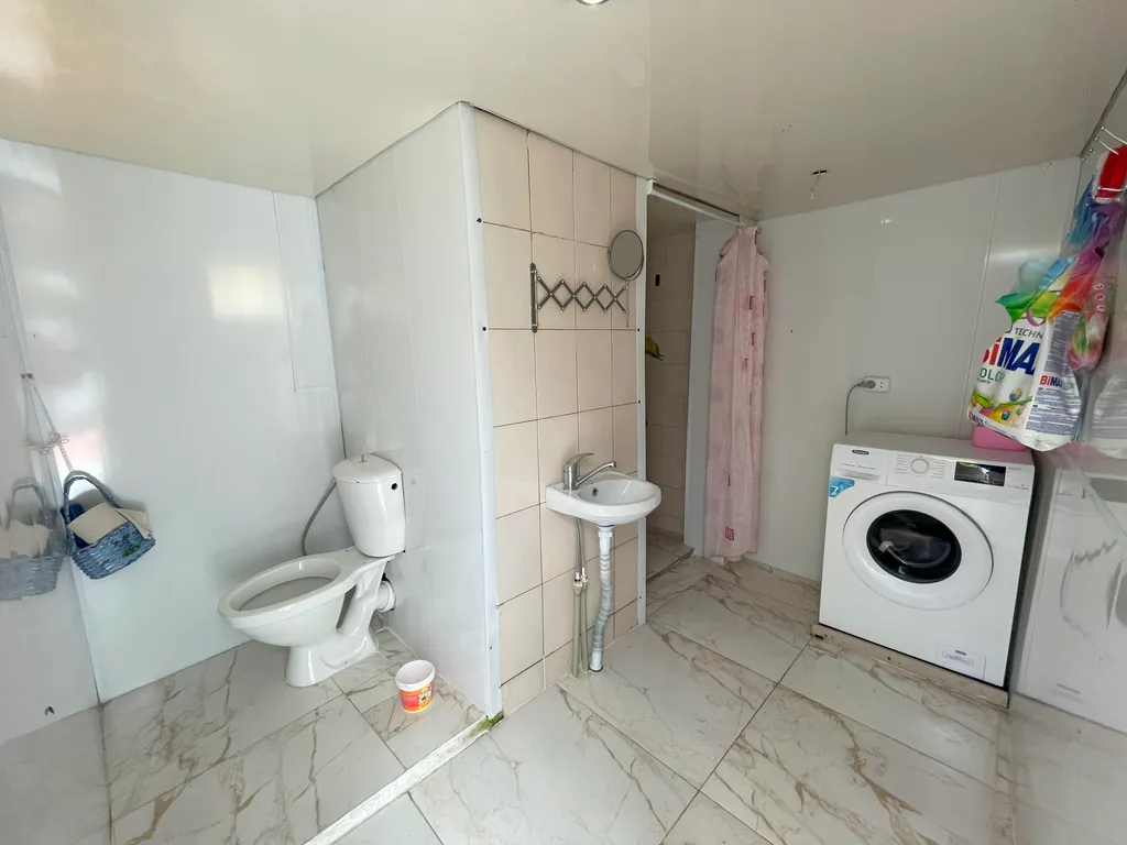 Комната под ключ на первом этаже с кондиционером