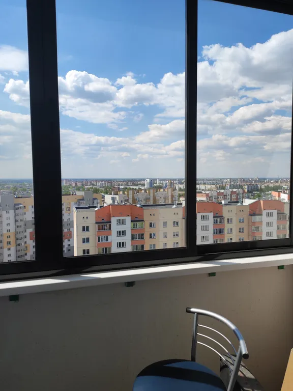 Новая студия с двумя разделенными большими спальными местами