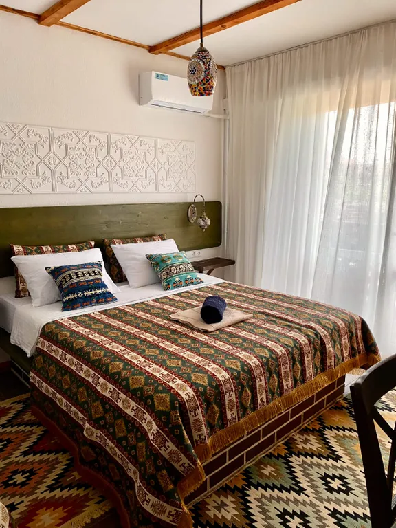 Фес, номер для пар, которые радуются каждому совместному мгновению.