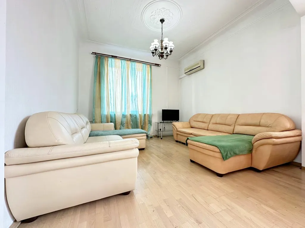 3-комнатная квартира в центре с кондиционером