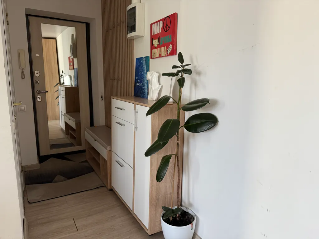 Вид на горы, рядом с парком, идеальное место для отдыха