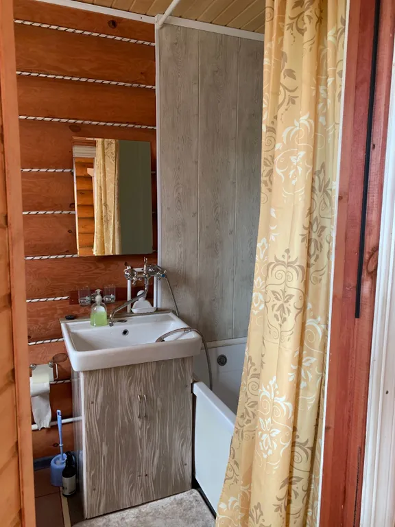 Домик у реки