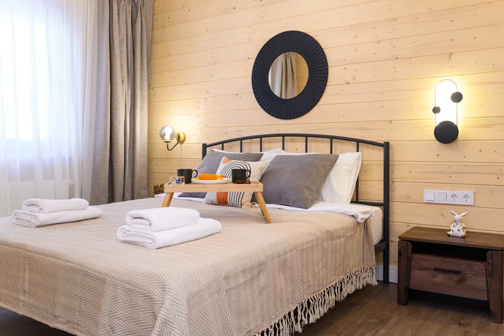 Дом с камином, баней и чаном в лесу у озера