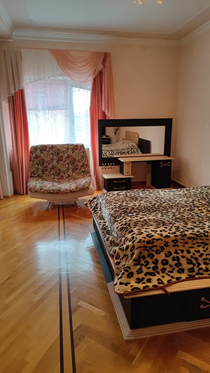 Элитный отдельный дом, большая кухня, 4 изолированные спальни