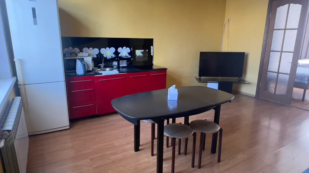 Просторная трехкомнатная в центре