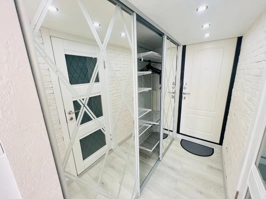 Двухуровневая студия с балконом и видом на бассейн