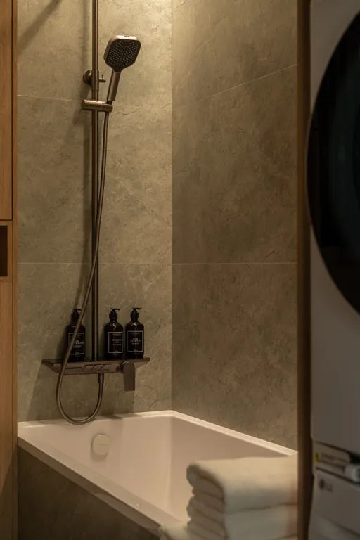 Просторная дизайнерская квартира с видовой терассой на берегу моря