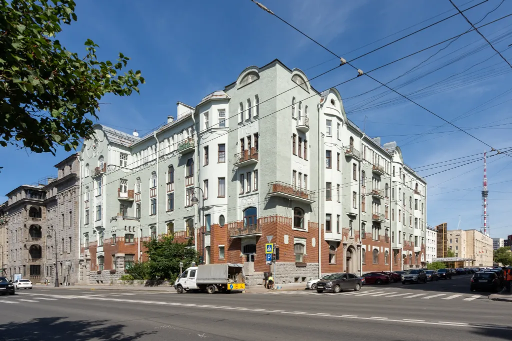 Квартира Уникальная атмосферная квартира с террасой на Петроградской стороне — Санкт-Петербург