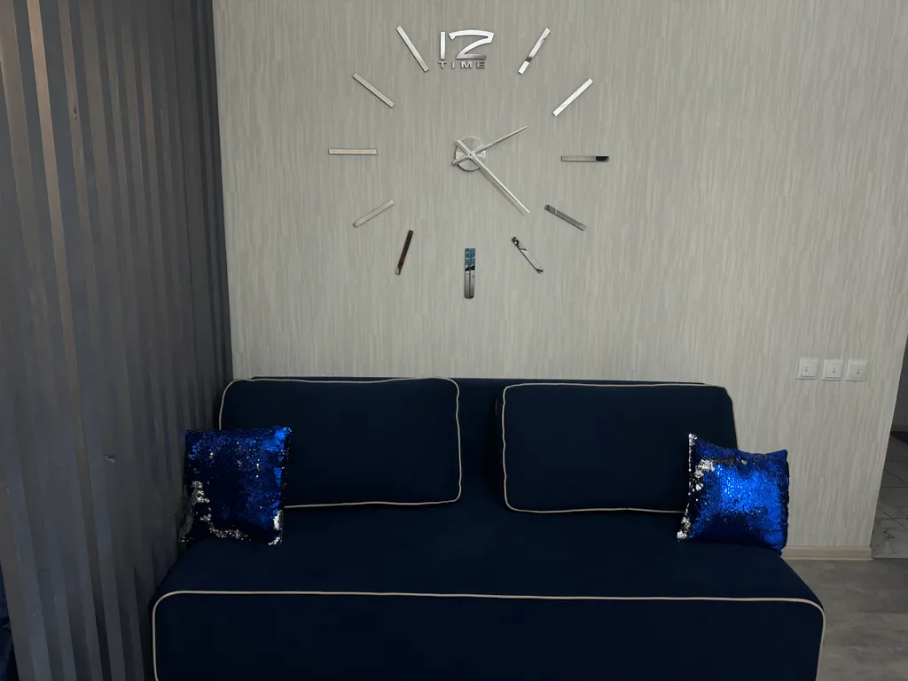 Студия с камином у парка