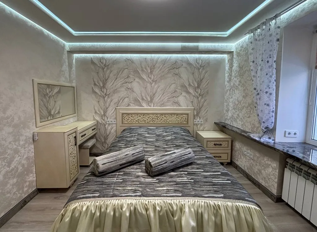 Просторная, чистая двушка с кухней-столовой в историческом центре