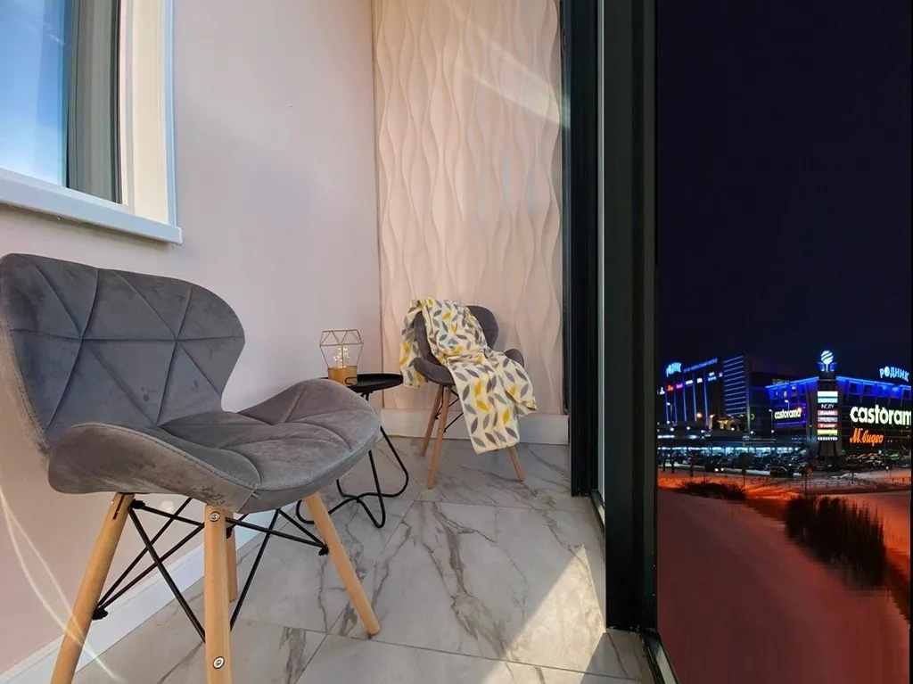 Студия с потрясающей панорамой набережной у ТРК Родник