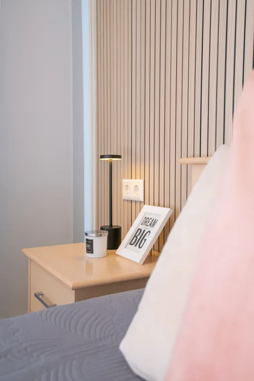 Уютные апартаменты с видом на колесо обозрения и город