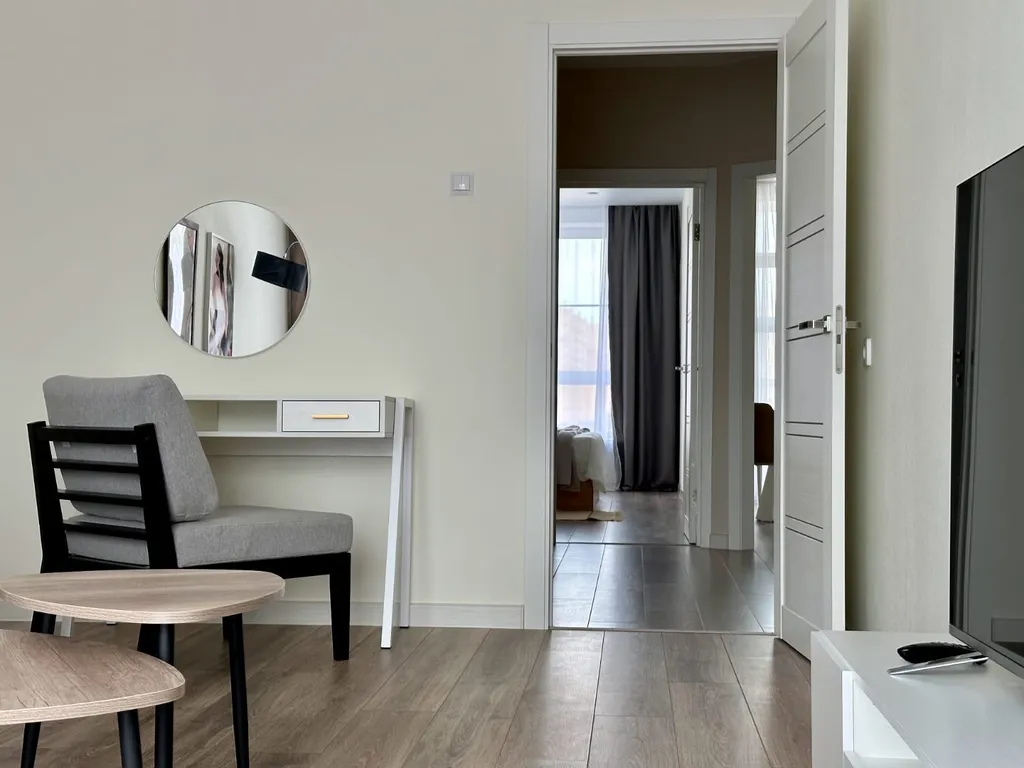 Квартира с видом на сквер и фонтан