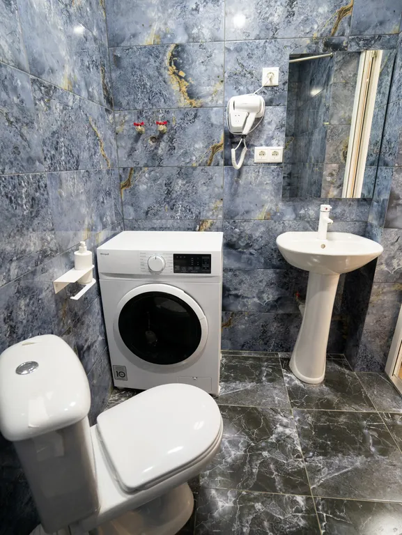 Уютная комната с балконом