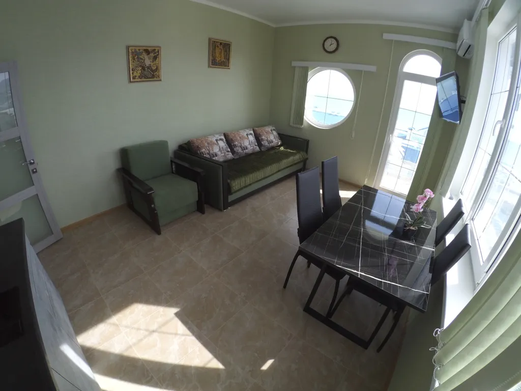 2х комнатные апартаменты с видом на море и горы