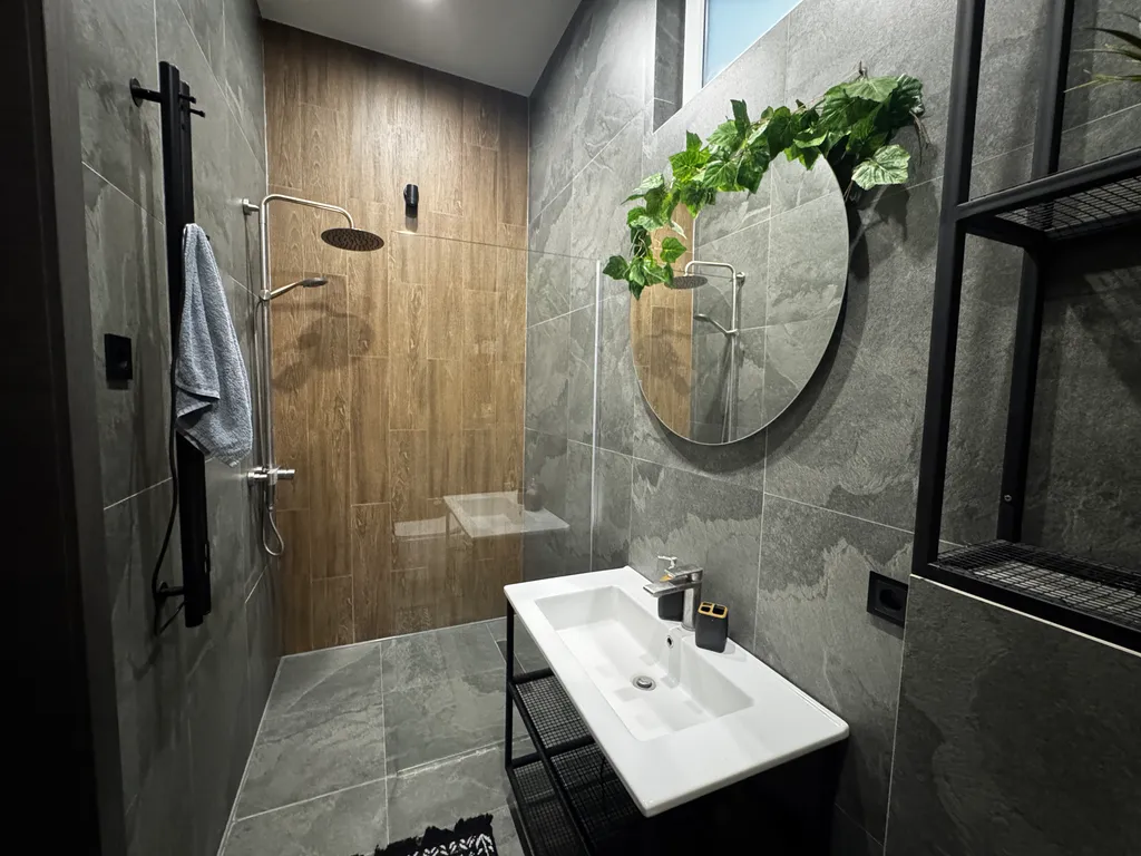 Дом в тихом месте, со своим минипляжем