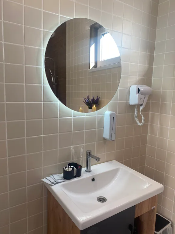 Загородный дом в черте города с озером