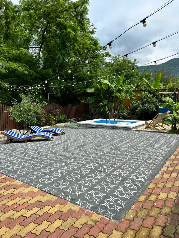 Загородный дом с бассейном и сауной