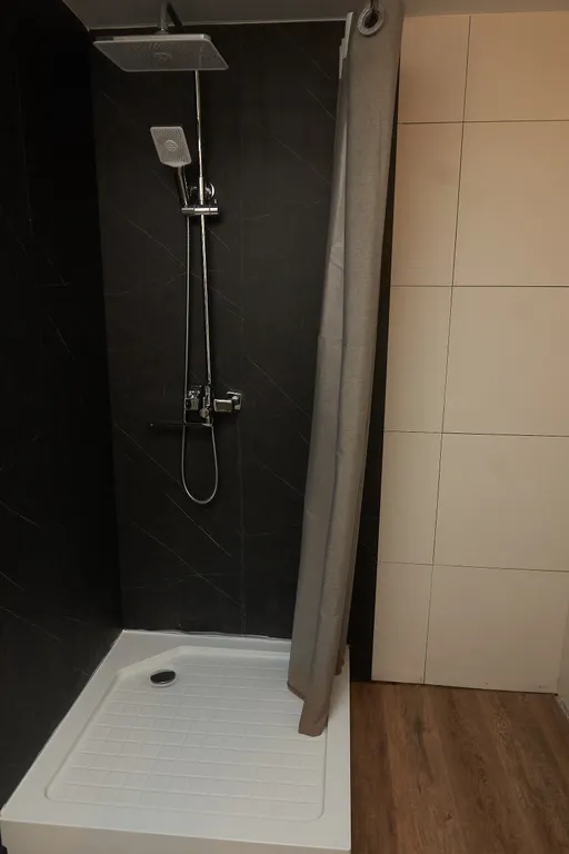 Двухкомнатный домик с купелью в 6 километрах от Мурманска, 17 километров от аэропорта