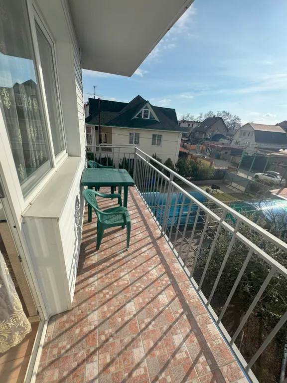 Трёхместный номер с балконом