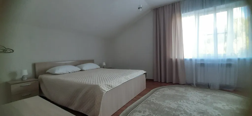 Большой загородный дом