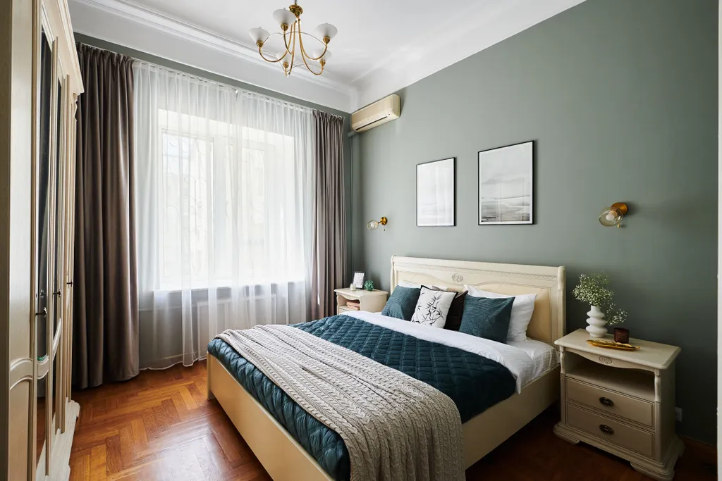 Двенадцать стульев на Тверской