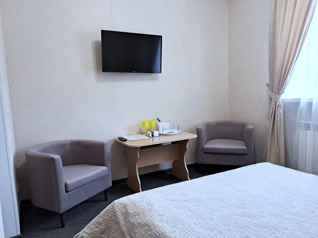 Номер в сердце города.Главный пр-т Азовский-2 мин.Набережная,пляж-5мин