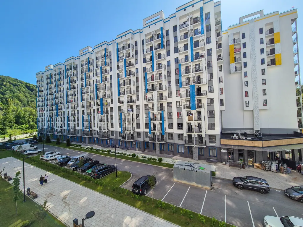 Просторная студия с балконом