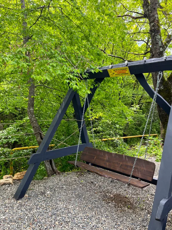 Афрейм на опушке леса с бассейном