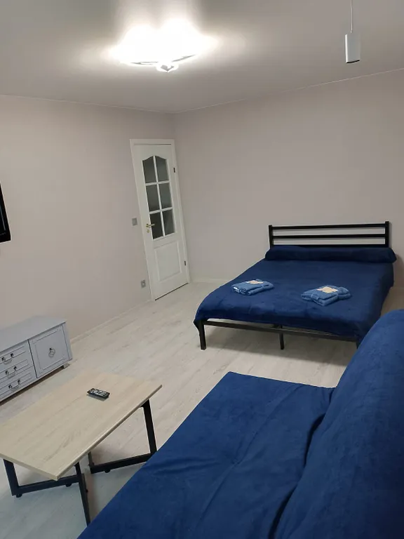 Уютная квартира с видом на яблоневый сад в центре города