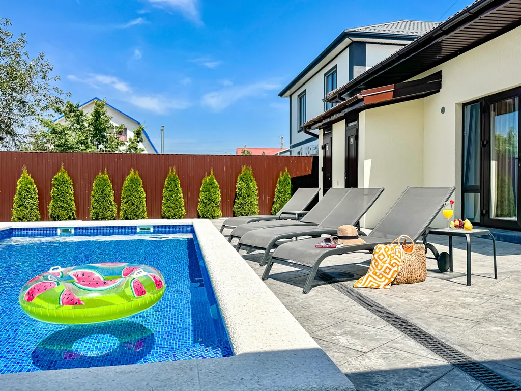 Вилла на 8 гостей с теплым бассейном и беседкой для барбекю