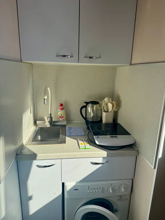 Студия с балконом в центре