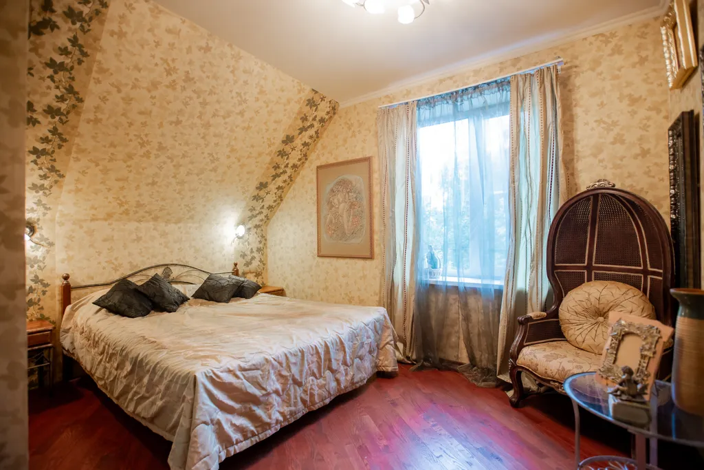 Розовая дача в Грузино