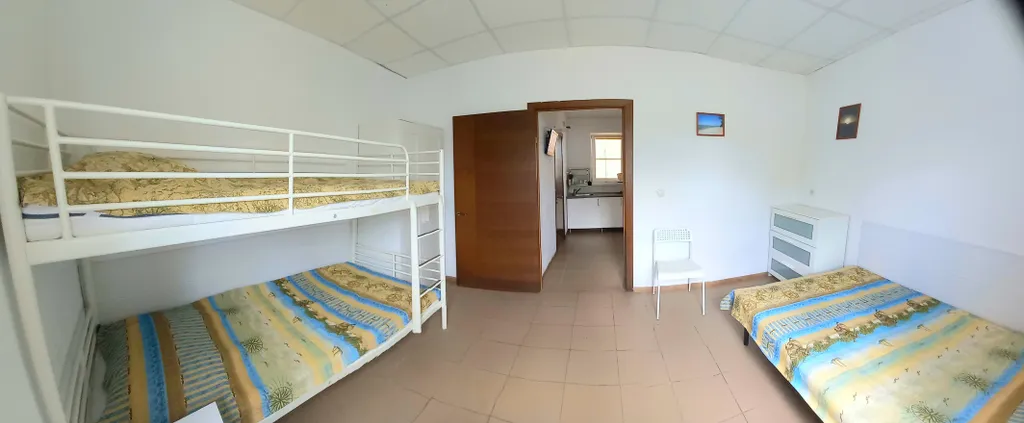 Спальня, кухня с диваном, веранда