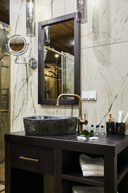 Полулюкс с кроватью размера king-size видом на озеро