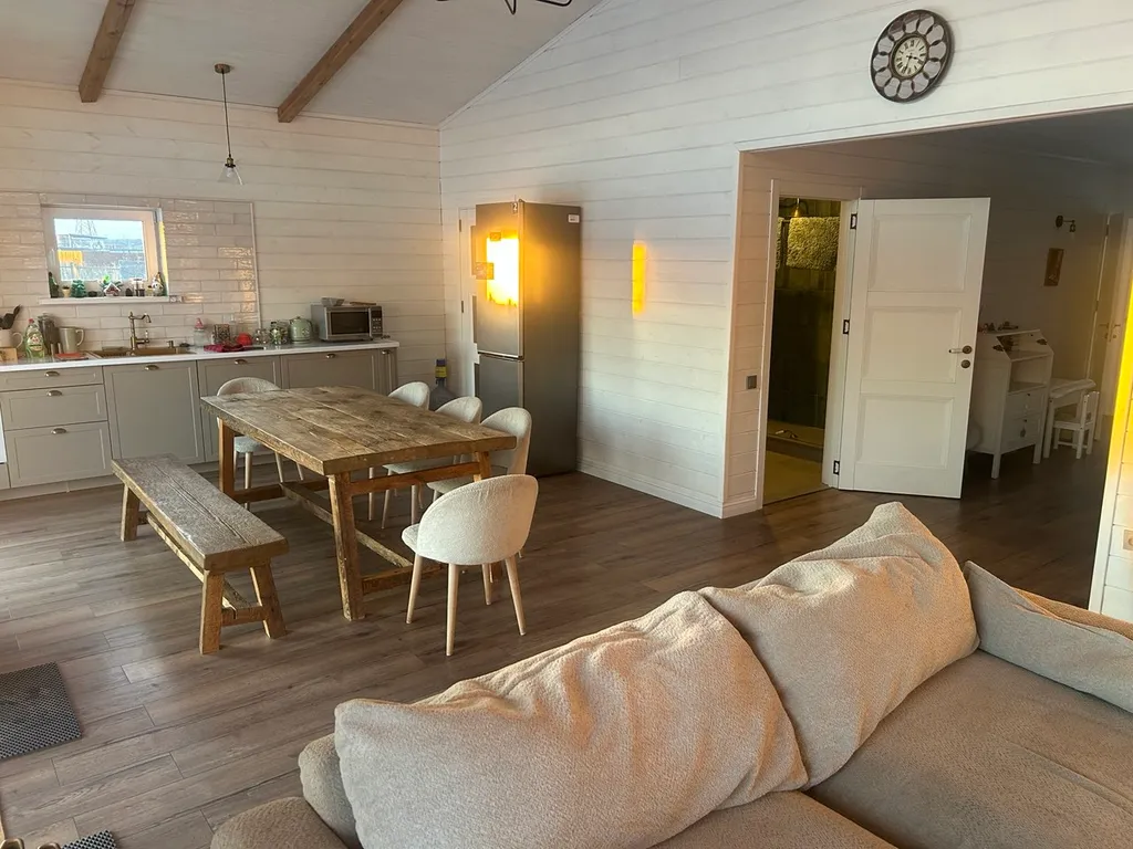 Барн с баней и чаном у озера