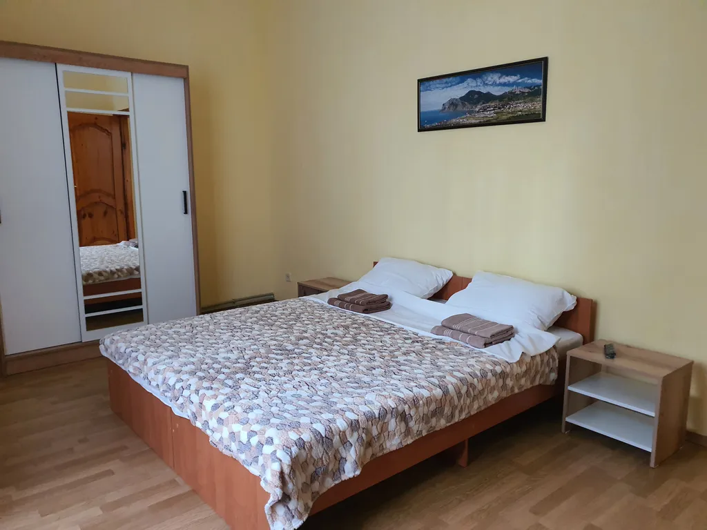 Квартира Квартира Уютный номер с отдельной кухней и санузлом — Феодосия