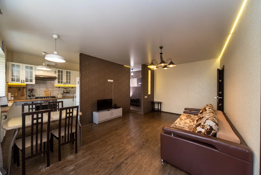 Современная 2-ком на набережной в центре города